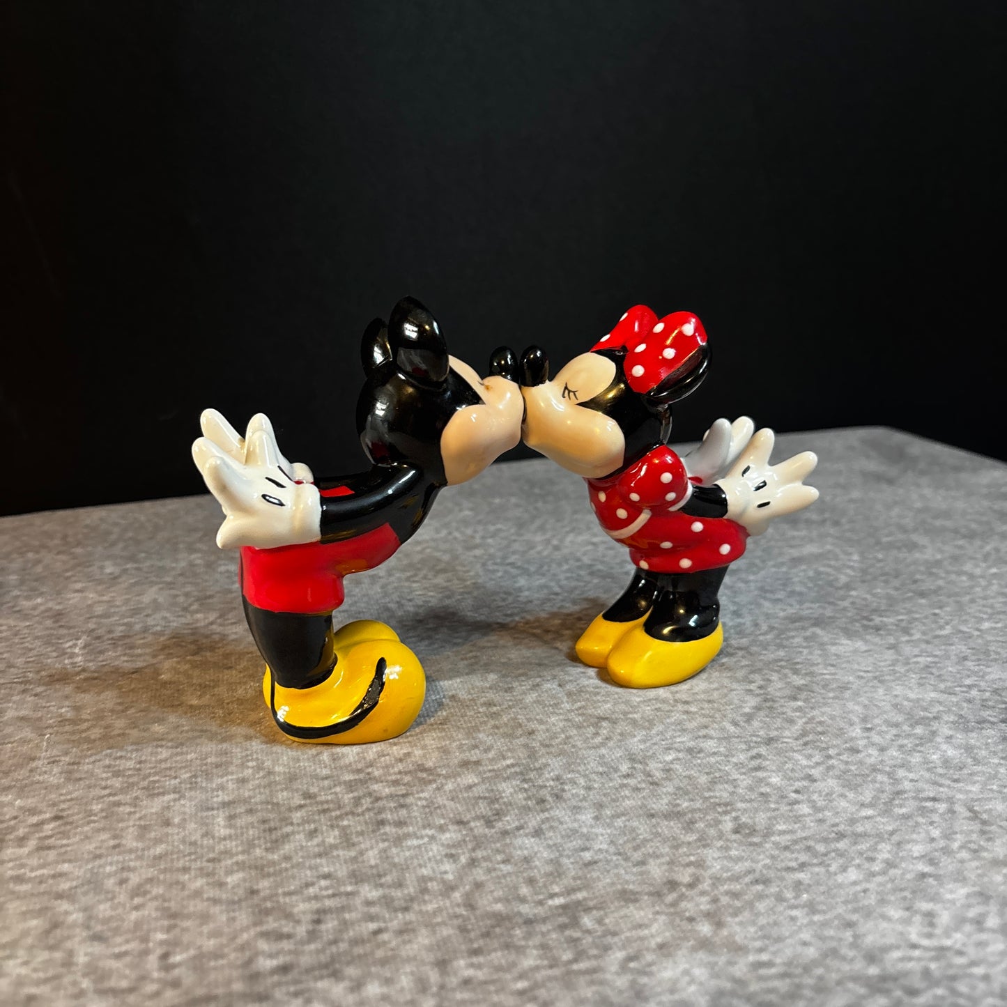 Disney's Mickey & Minnie Mouse Magnetic Kissing Salt & Pepper Shakers