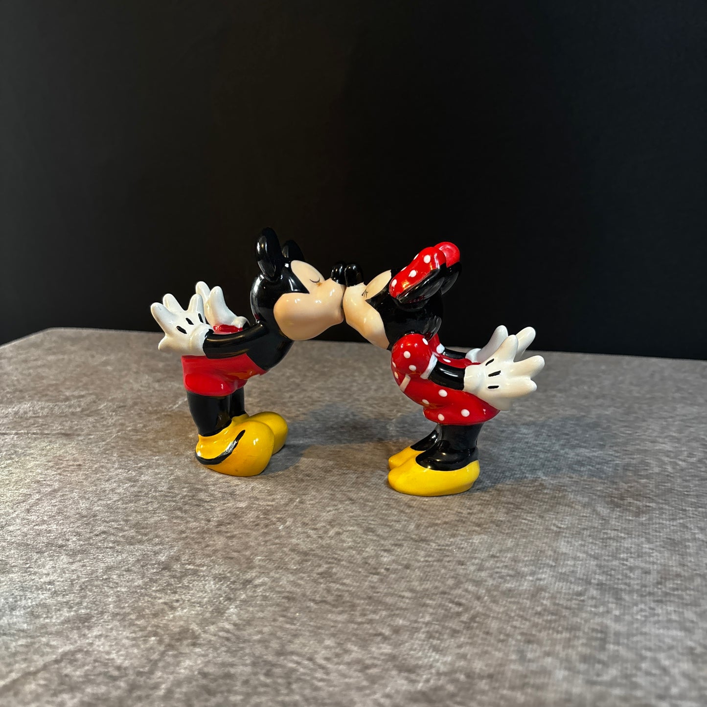 Disney's Mickey & Minnie Mouse Magnetic Kissing Salt & Pepper Shakers