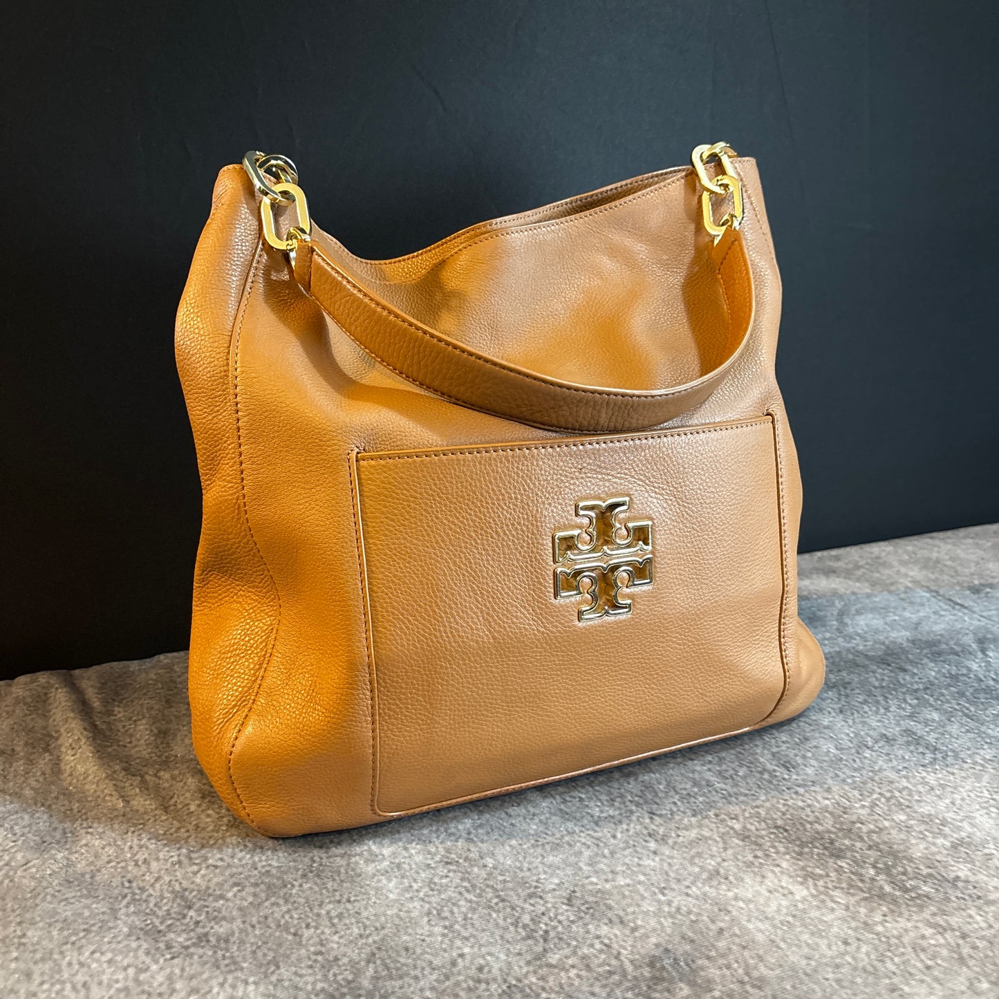 Tory Burch Tan Pebbled Shoulder Bag Logo Accent Magnetic Zip Women's Designer